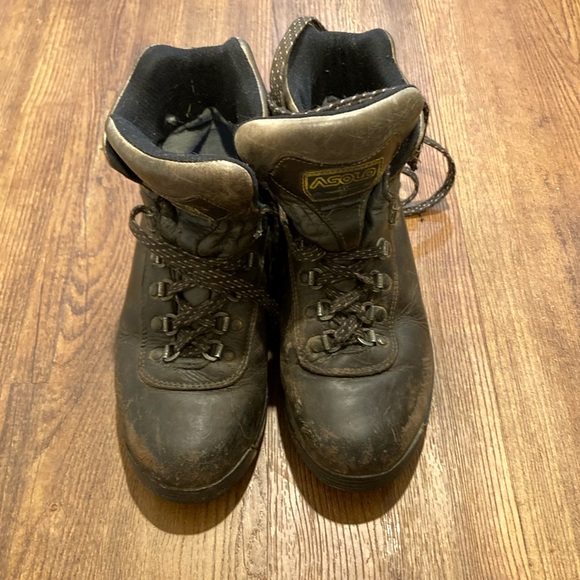All leather Asolo hiking boots—well loved! - Picture 2 of 10